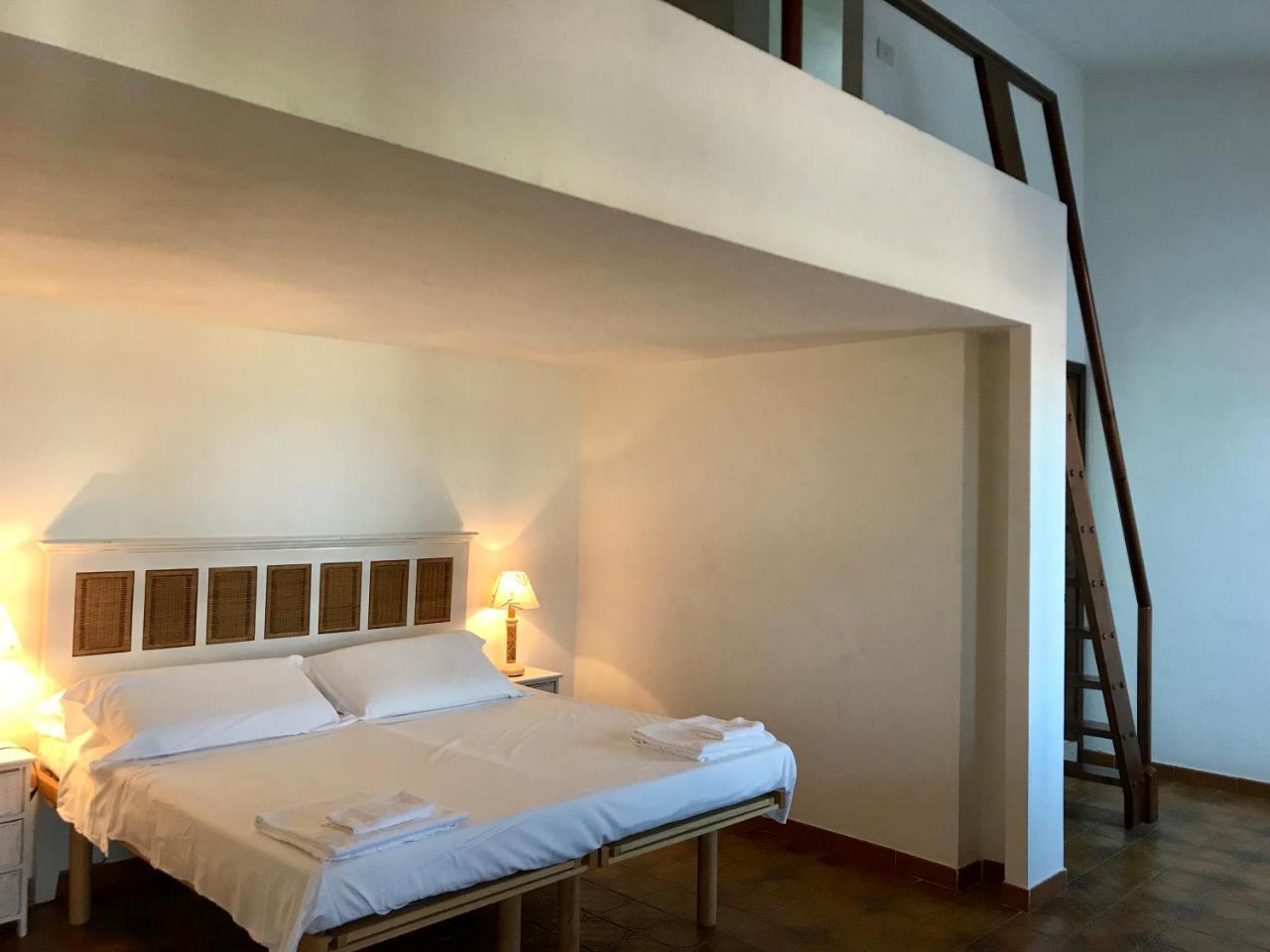 Hotel Su Meriagu Capitana Exteriör bild
